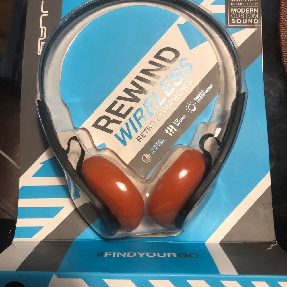 Retro wireless head phones.